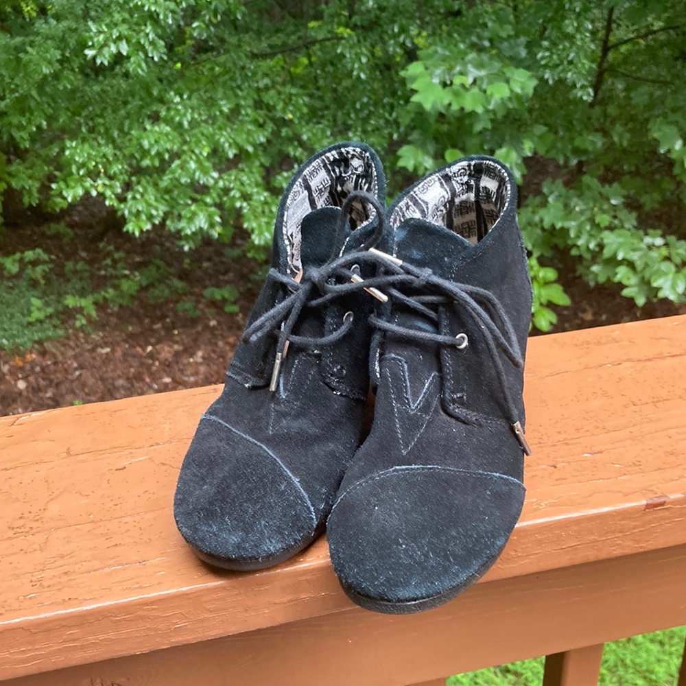 Toms black suede wedge booties